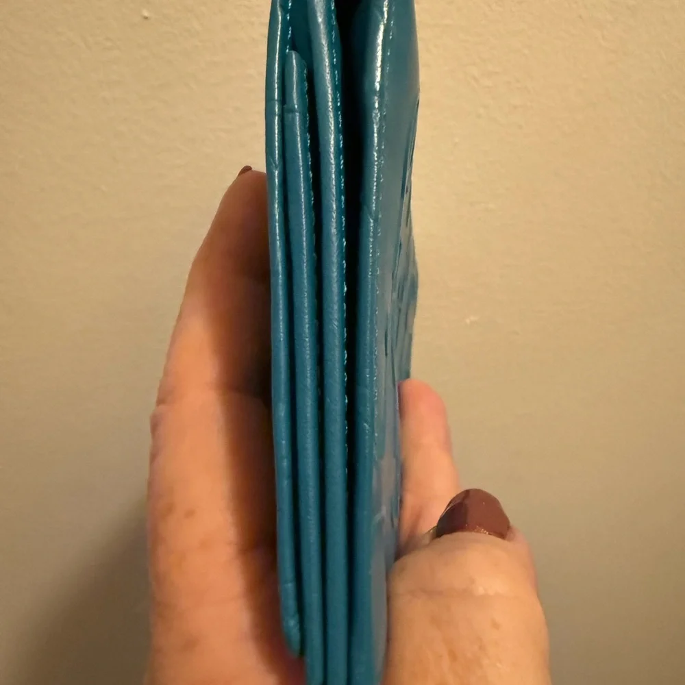 🔥SOLD🔥STUNNING 🤩 Yves Saint Laurent Embossed Leather Wallet ✨ - Picture 12 of 16